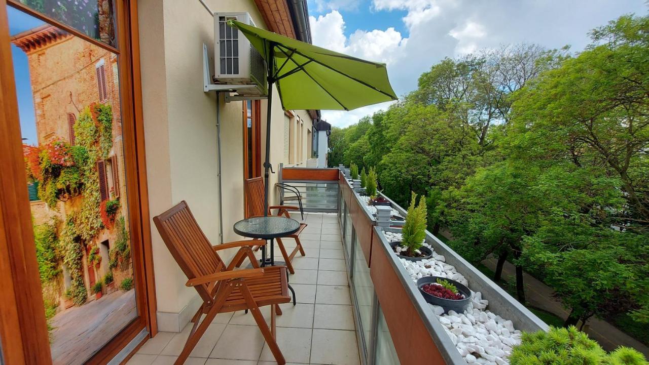 Sunny Loft Kecskemet Lägenhet Exteriör bild